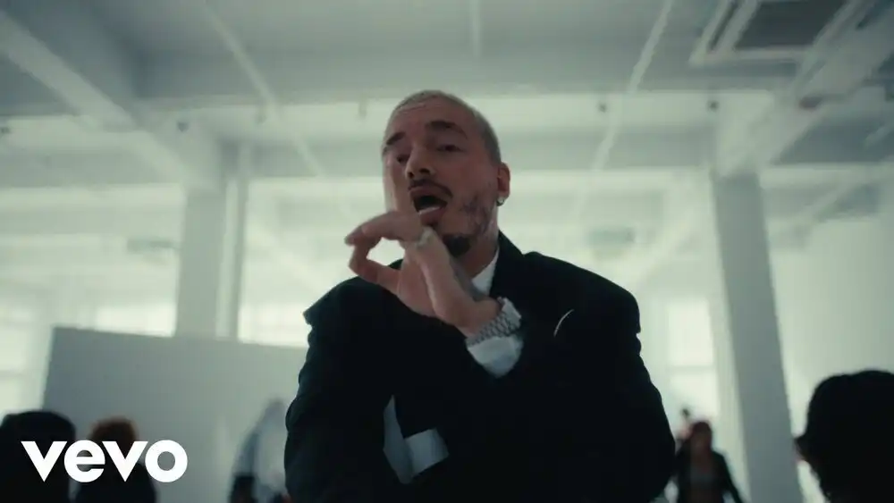 скачать клип J Balvin - Que locura