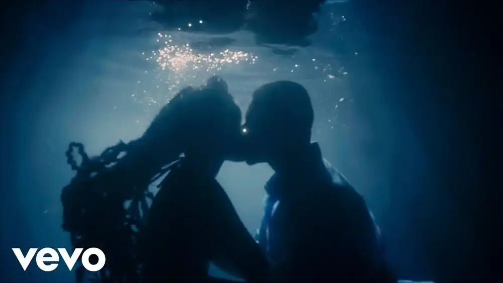 скачать клип Maluma - Chocolate