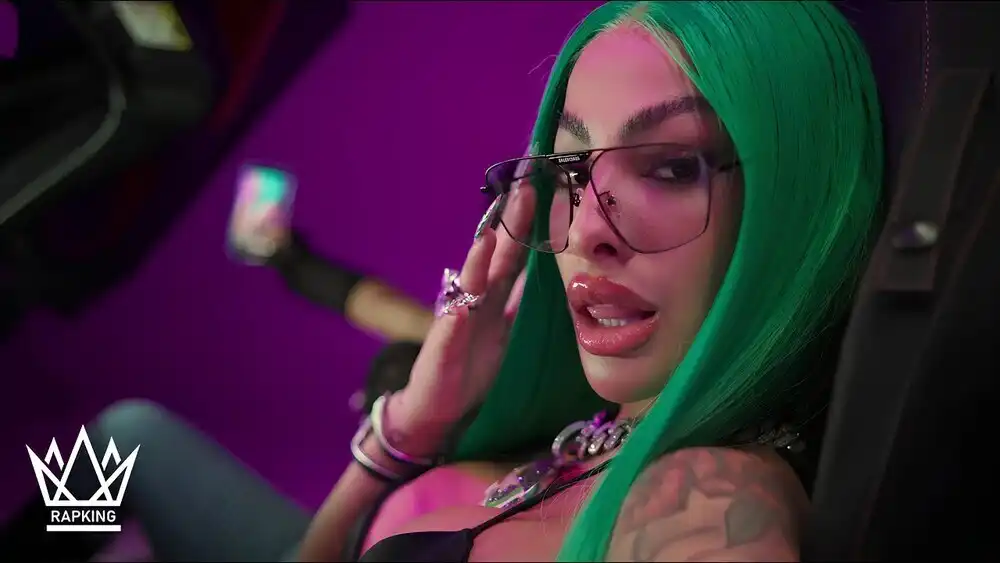 скачать клип 6IX9INE - MINUTE ft. Juicy J, Takeoff, Megan Thee Stallion, Tyga, Cardi B