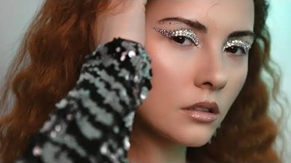 скачать клип Glow - Love Not Want Fade Away