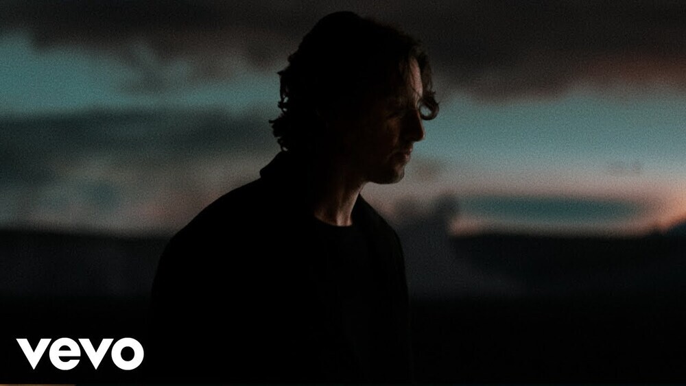 скачать клип Dean Lewis - I Hate That It is True