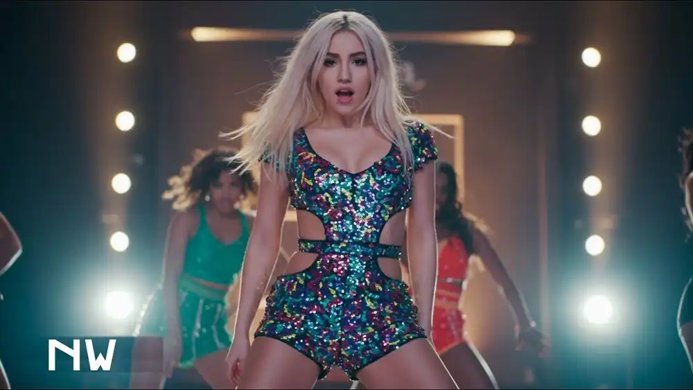 Ava Max - Electric Heartbeat