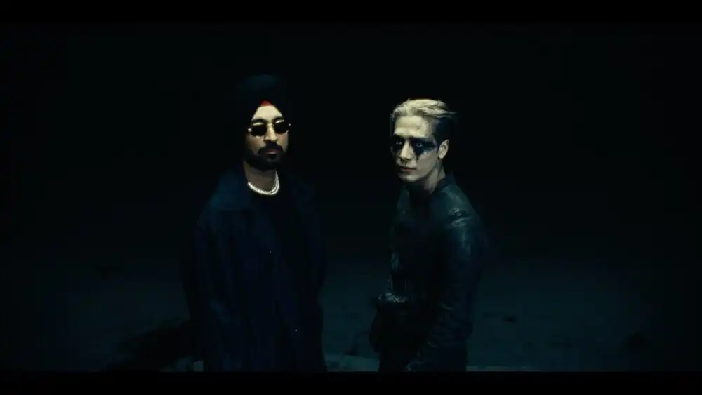 скачать клип Jackson Wang - BUCK