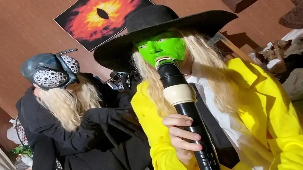 100 gecs - hand crushed by a mallet