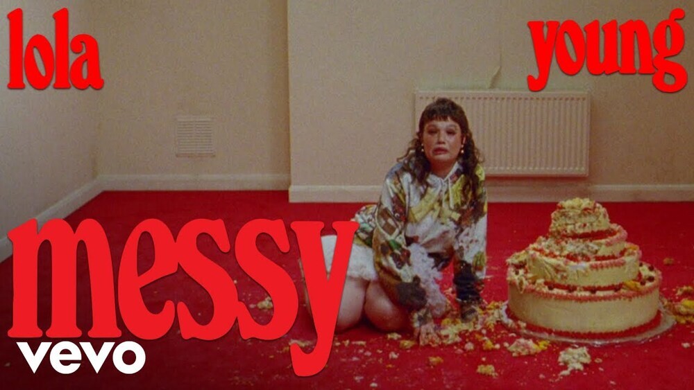 скачать клип Lola Young - Messy
