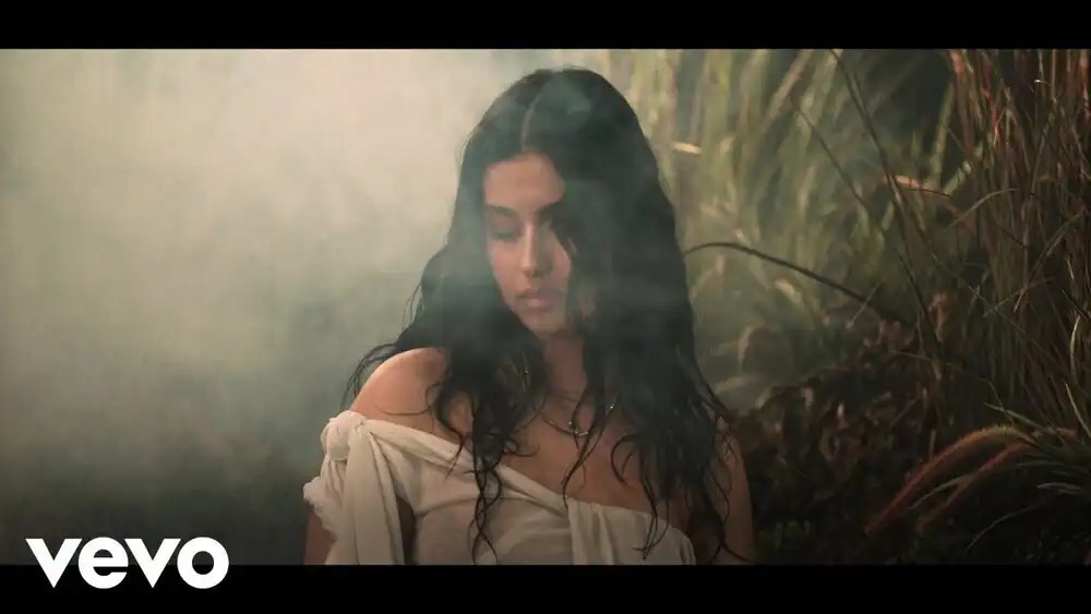 скачать клип Sofia Camara - Anyways How You Been