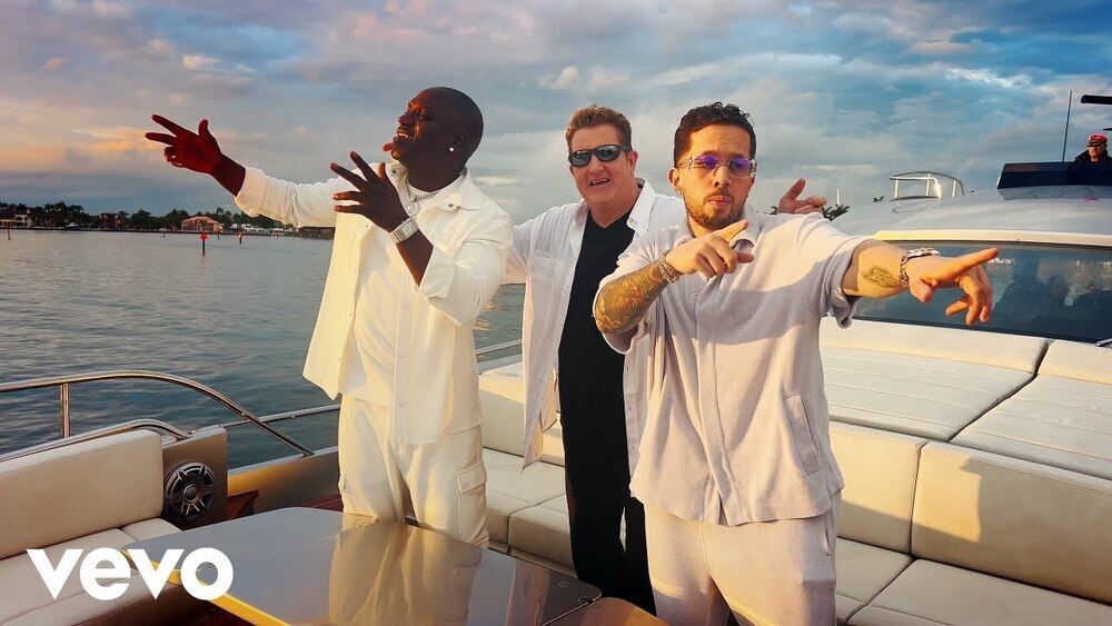 скачать клип Gary LeVox, Akon - Hold The Umbrella