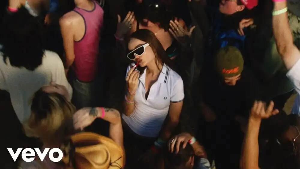 скачать клип The Chainsmokers, Kim Petras - Do Not Lie