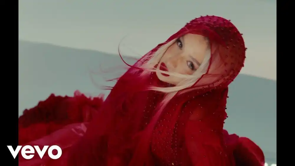 скачать клип Lola Indigo - SIN AUTOTUNE