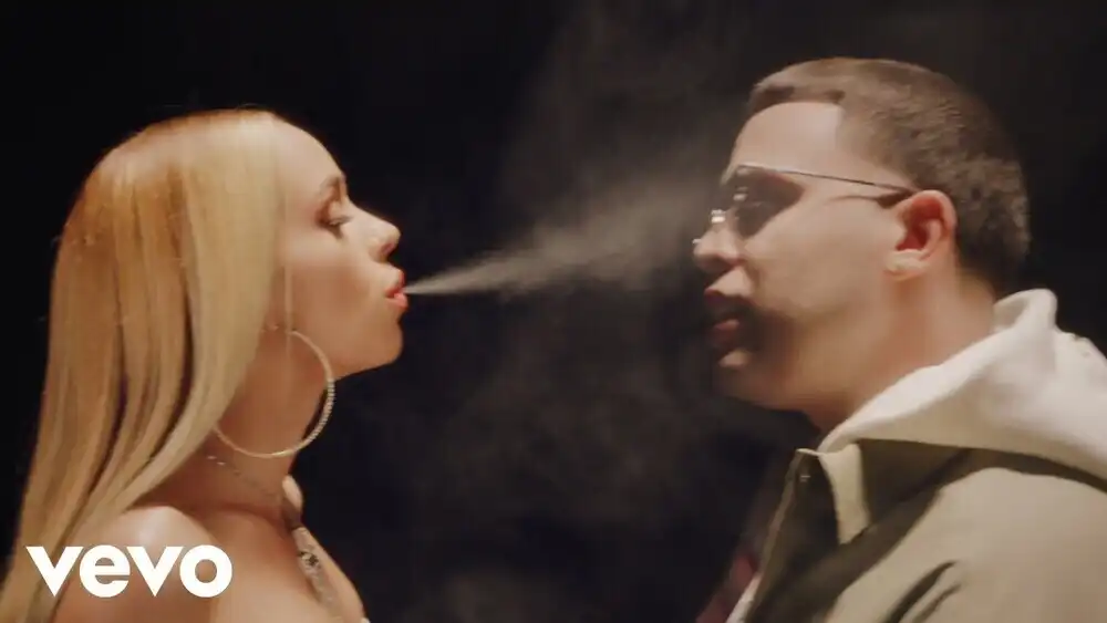 скачать клип Bad Gyal, Juanka - Blin Blin