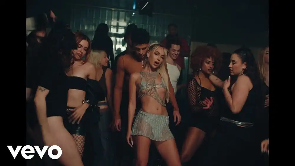 скачать клип Bad Gyal - Perdio Este Culo