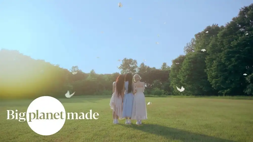 VIVIZ - La La Love Me