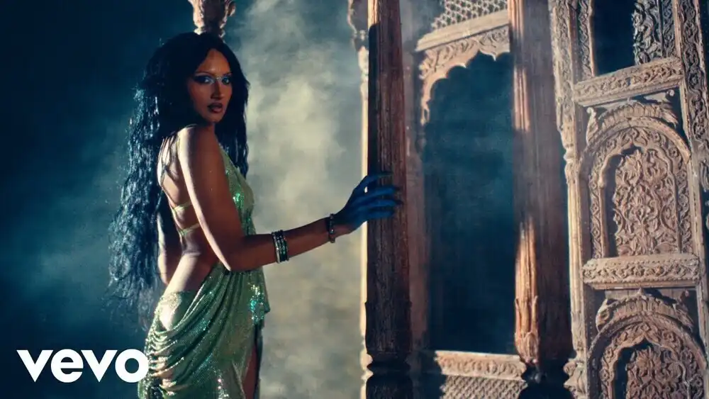 скачать клип Rhea Raj - Mumbai