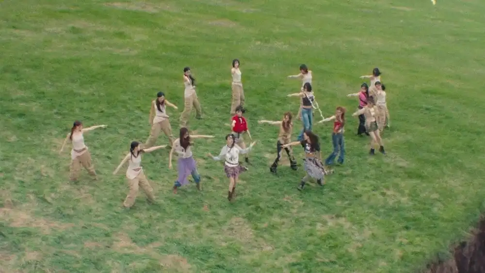 скачать клип TWICE - ENEMY