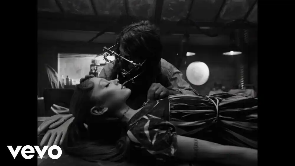 Ariana Grande - Hampstead