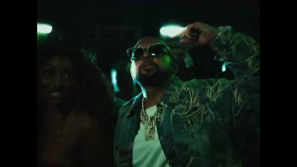 скачать клип Sean Paul - Up Ina Di Air