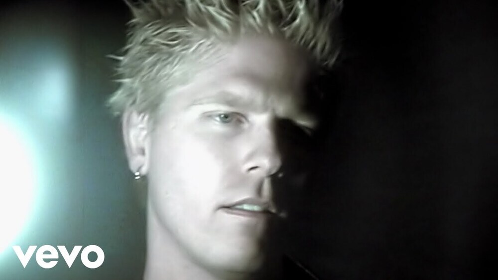скачать клип The Offspring - Gone Away