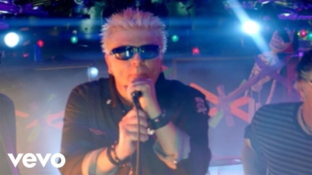 скачать клип The Offspring - Cruising California