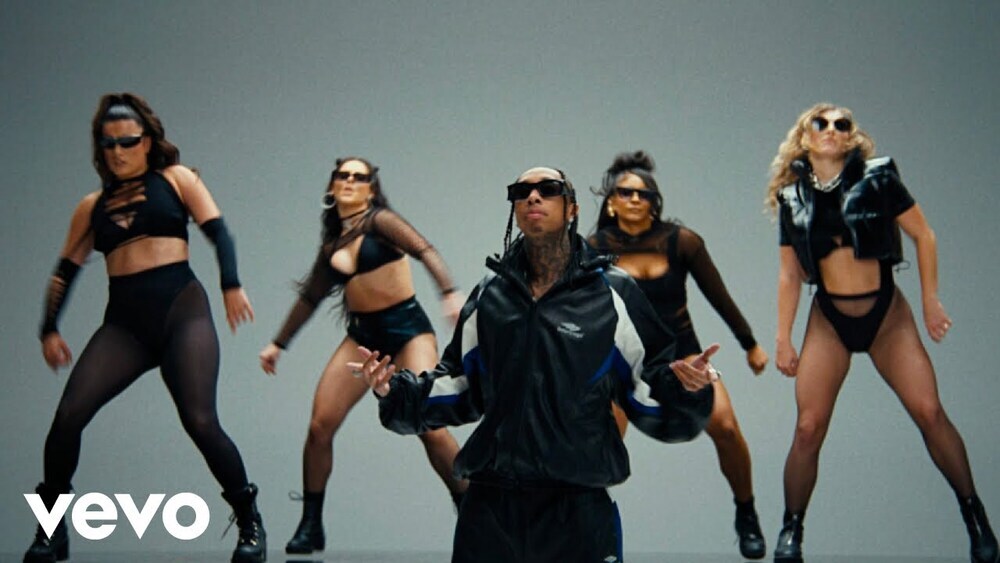 скачать клип Tyga - Bops Goin Brazy