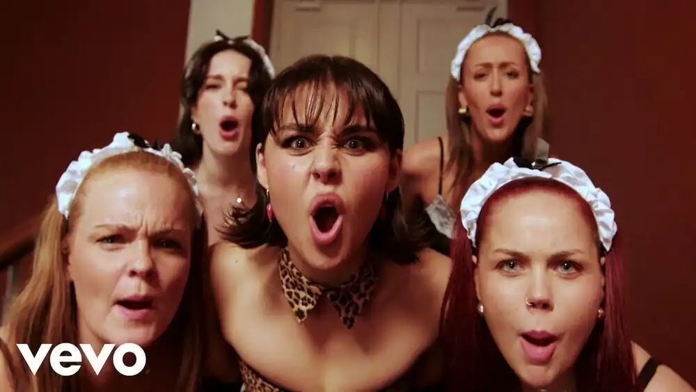 скачать клип Alessandra - Queen Almighty