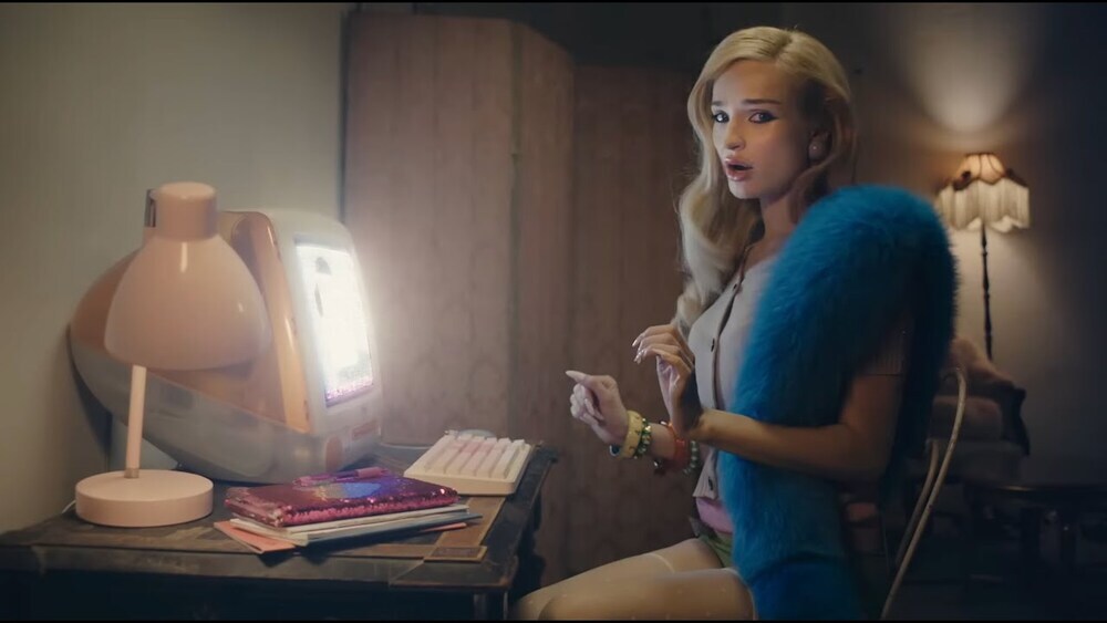 скачать клип Kim Petras - I Like Ur Look