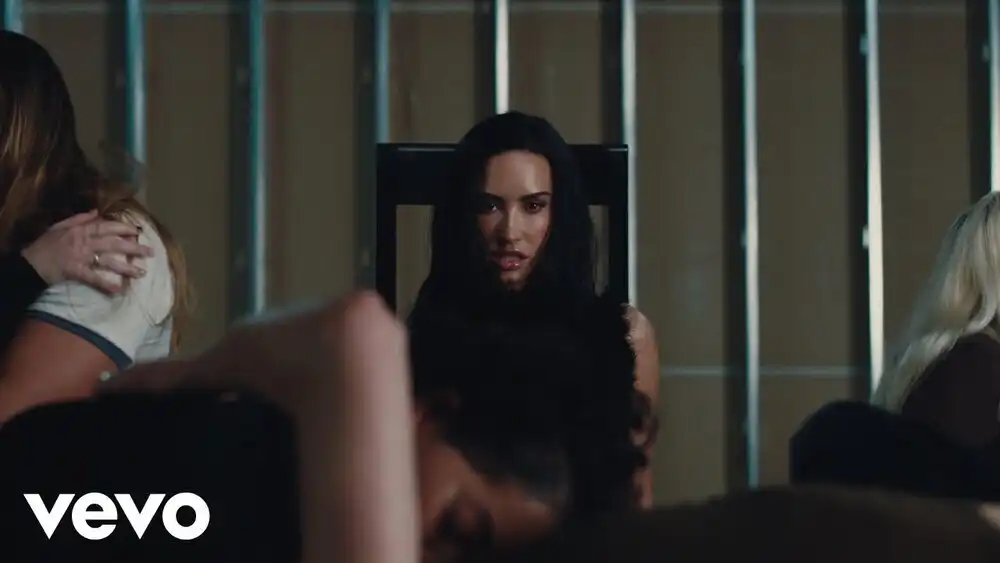 скачать клип Demi Lovato - Kiss