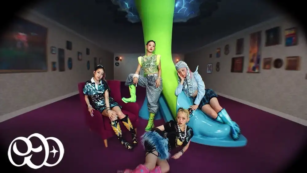 скачать клип VVUP - Super Model