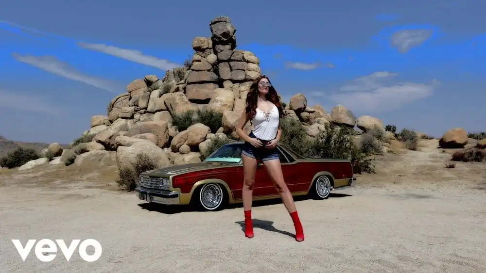 скачать клип Billy F Gibbons - She is On Fire