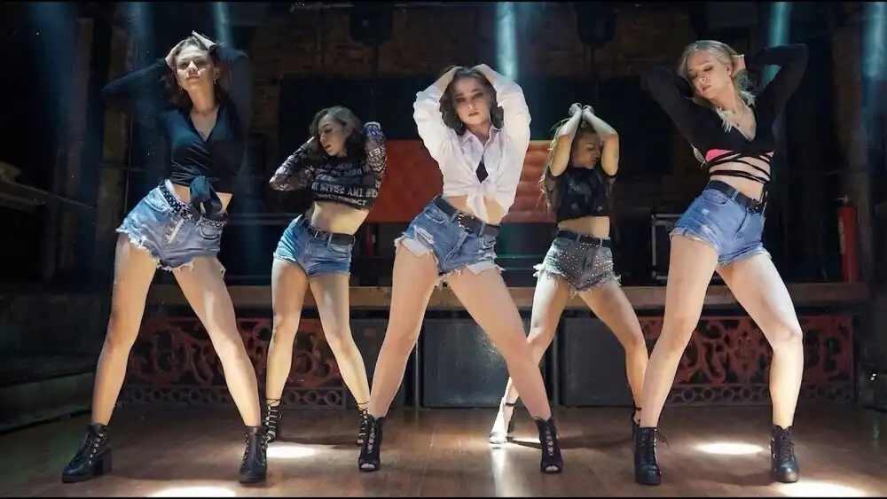 скачать клип VDJ Smile - Love the Music