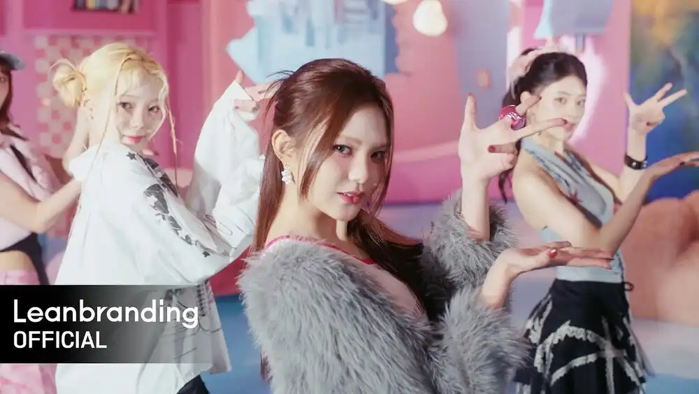 скачать клип KIIRAS - BANG BANG