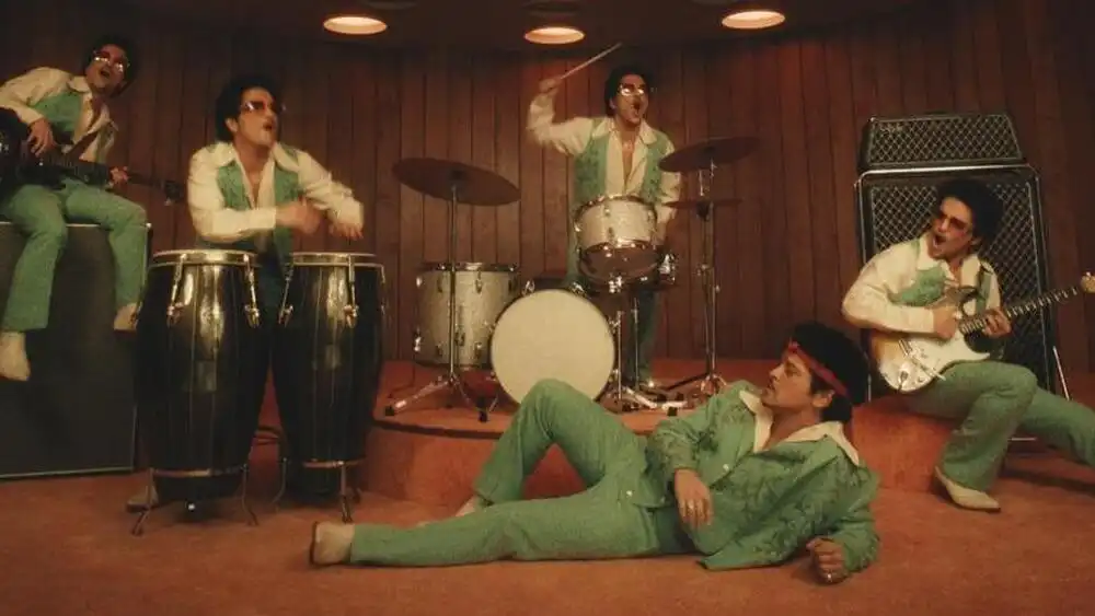 скачать клип Bruno Mars - I Just Might