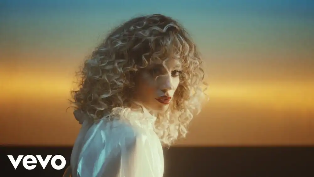 скачать клип Cannons - Starlight