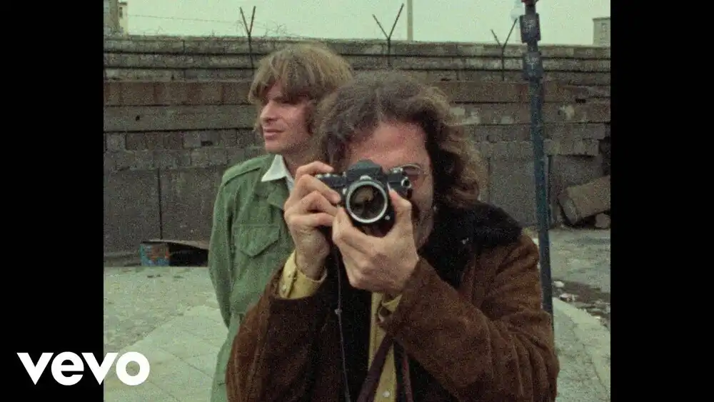 скачать клип Creedence Clearwater Revival - Traveling Band