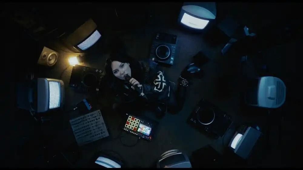 скачать клип Kenya Grace - Naked