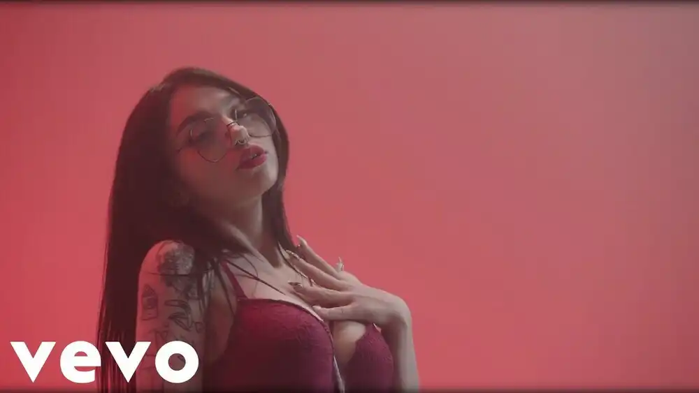 скачать клип MVDNES, 7VVCH - Bailar