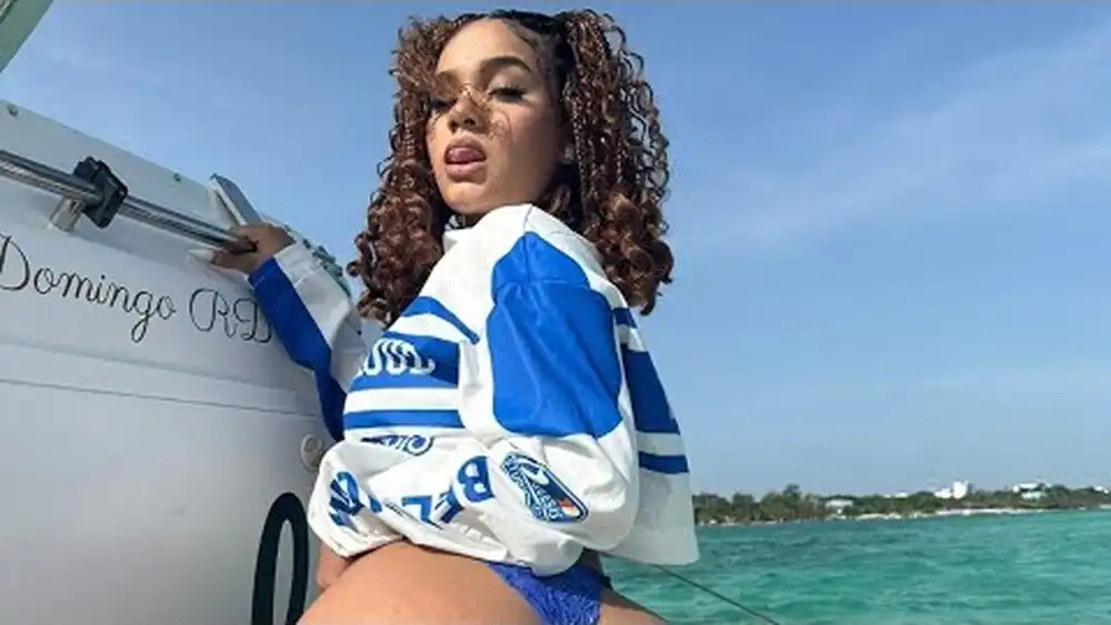 скачать клип Masha - Tropical