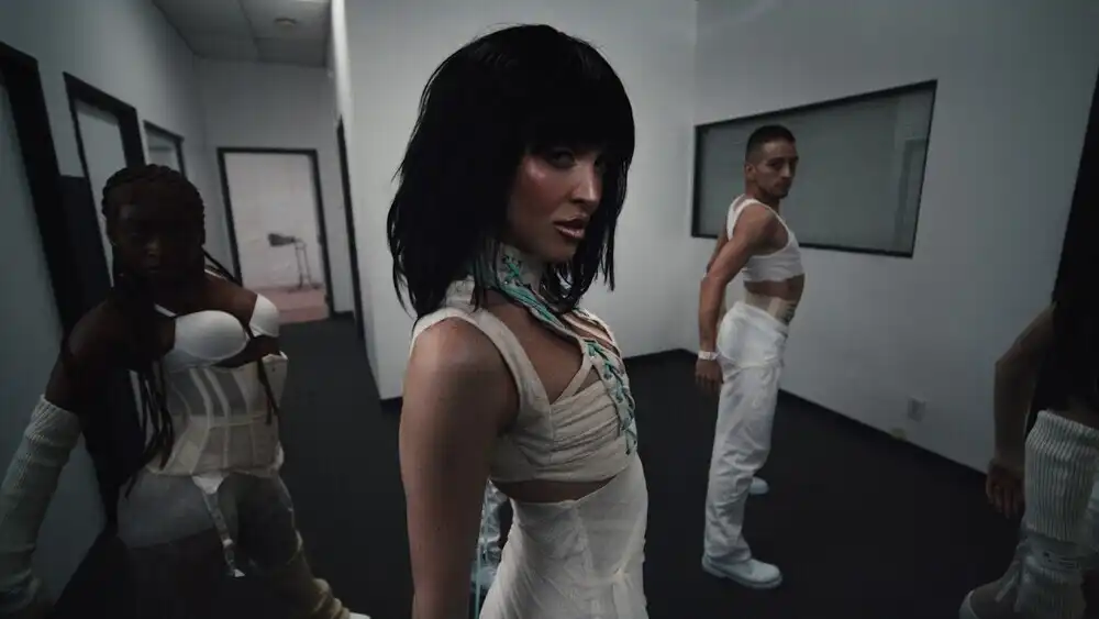 скачать клип Tash Blake - cologne