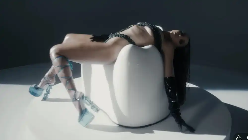 скачать клип Tinashe - I Can See the Future