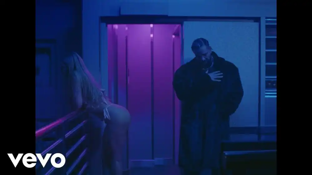 скачать клип Drake - Little Birdie