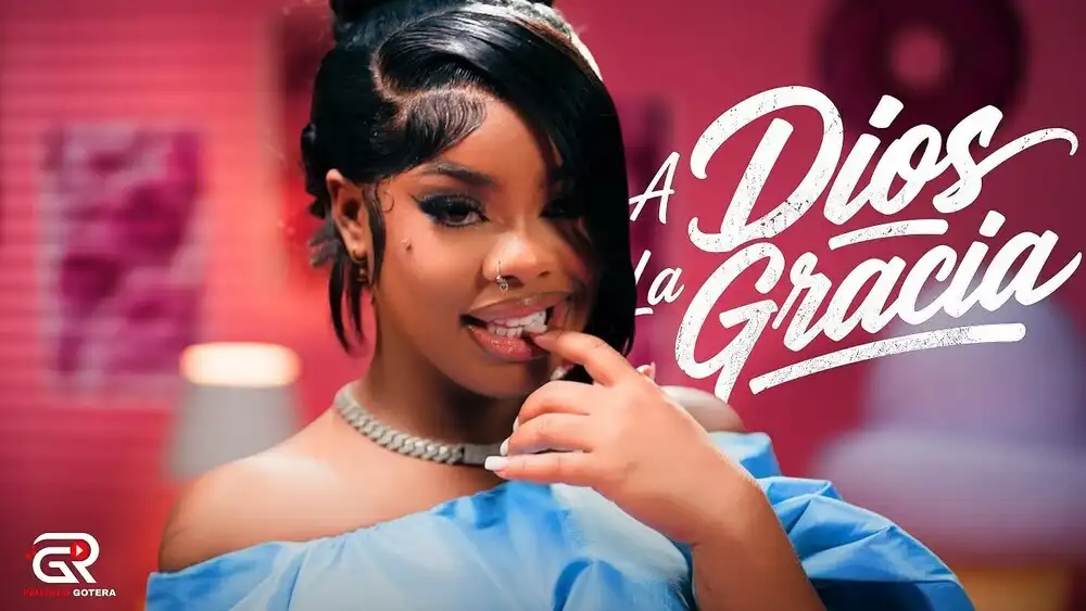 скачать клип La Mas Doll - A Dios La Gracia