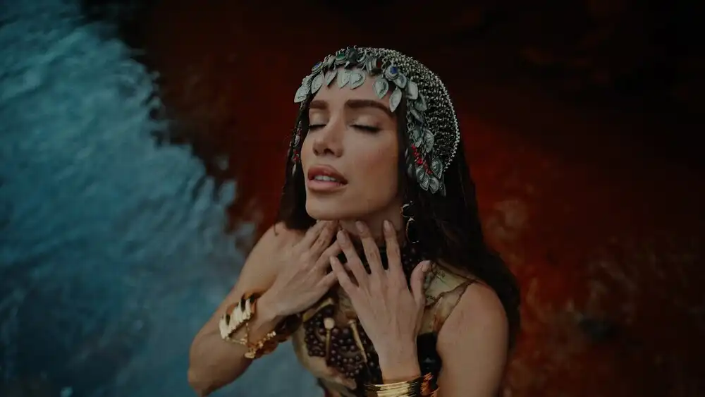 скачать клип Anitta, Marina Sena - Mandinga