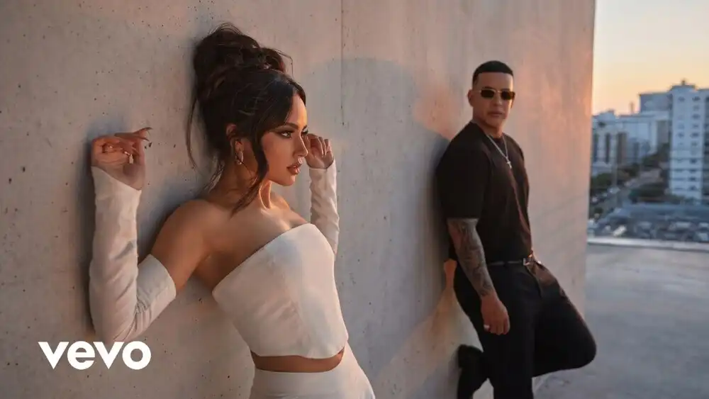 Daddy Yankee, Becky G - ME ENTERE