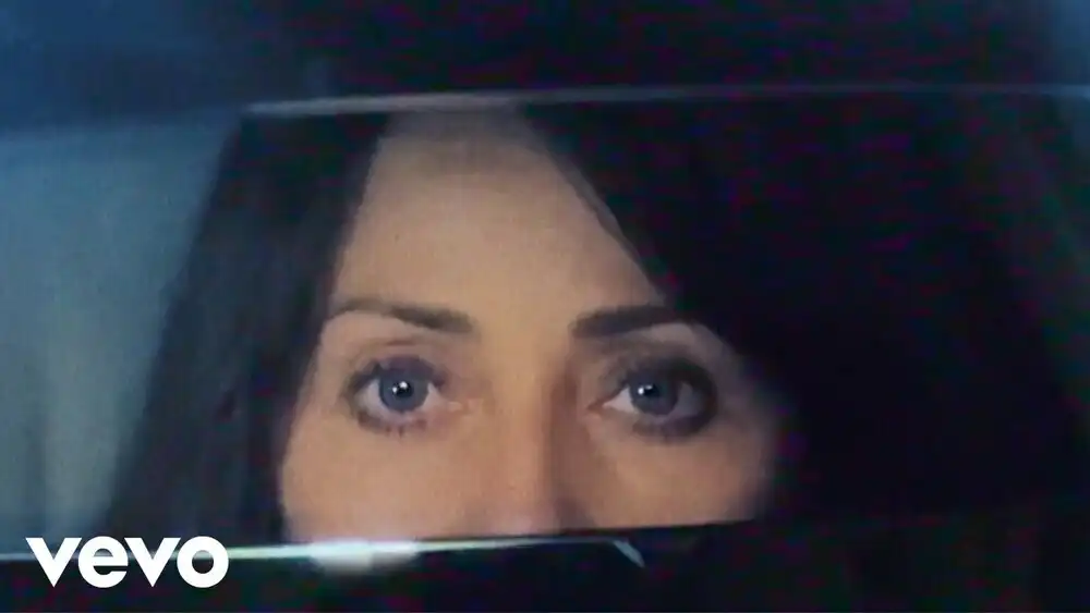скачать клип Natalie Imbruglia - Just Drive
