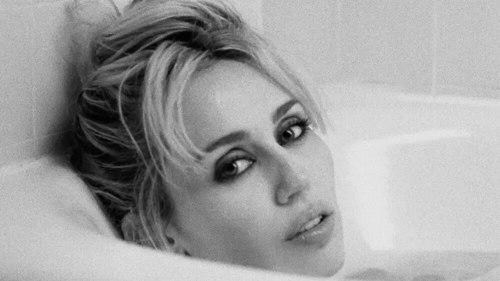 скачать клип MILEY - Let is Get Married