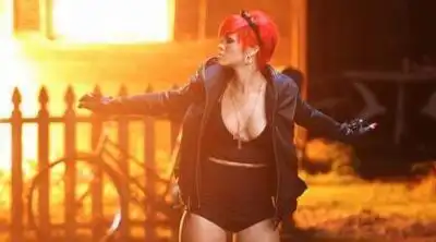 скачать клип Eminem ft. Rihanna - Love The Way You Lie