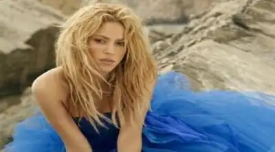 скачать клип Shakira - Addicted To You