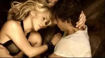 скачать клип Shakira - Gypsy