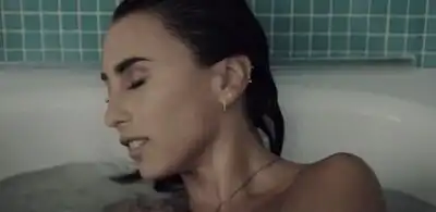 скачать клип Medina - Happening