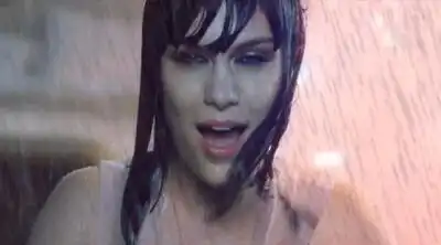 скачать клип Jessie J - Who You Are