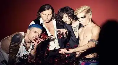 скачать клип Quest Pistols и Артур Пирожков - Ревалюция